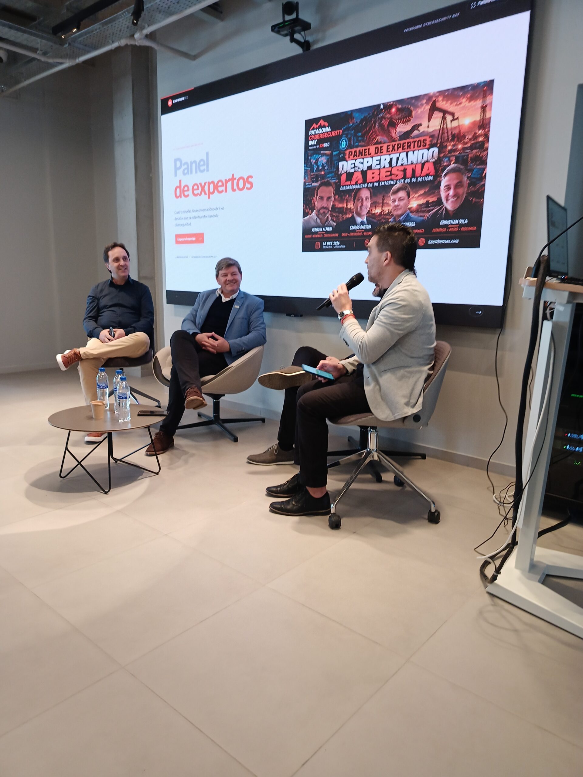 Participantes reunidos durante el Patagonia Cybersecurity Day